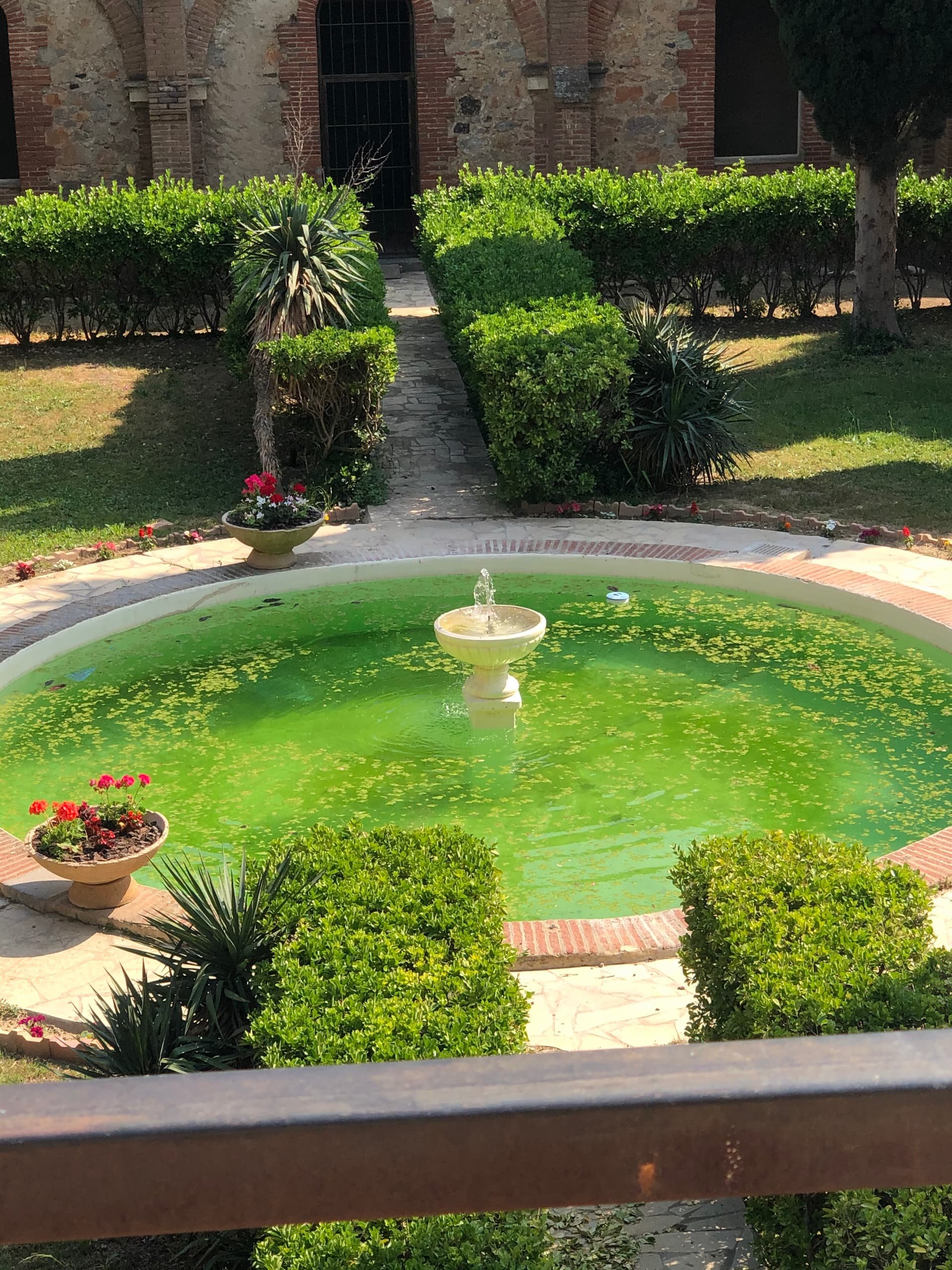 Fontaine dans un jardin